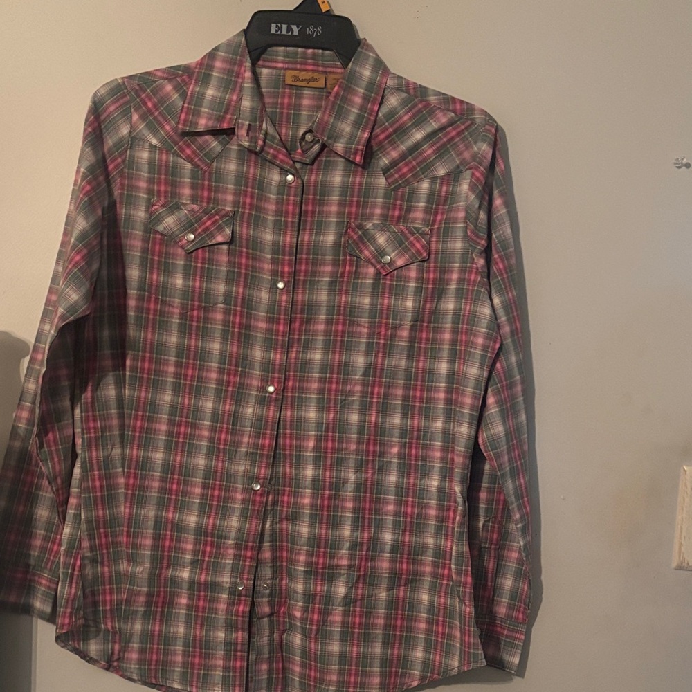 Wrangler Men’s Pink and Gray Plaid Western Snap Shirt